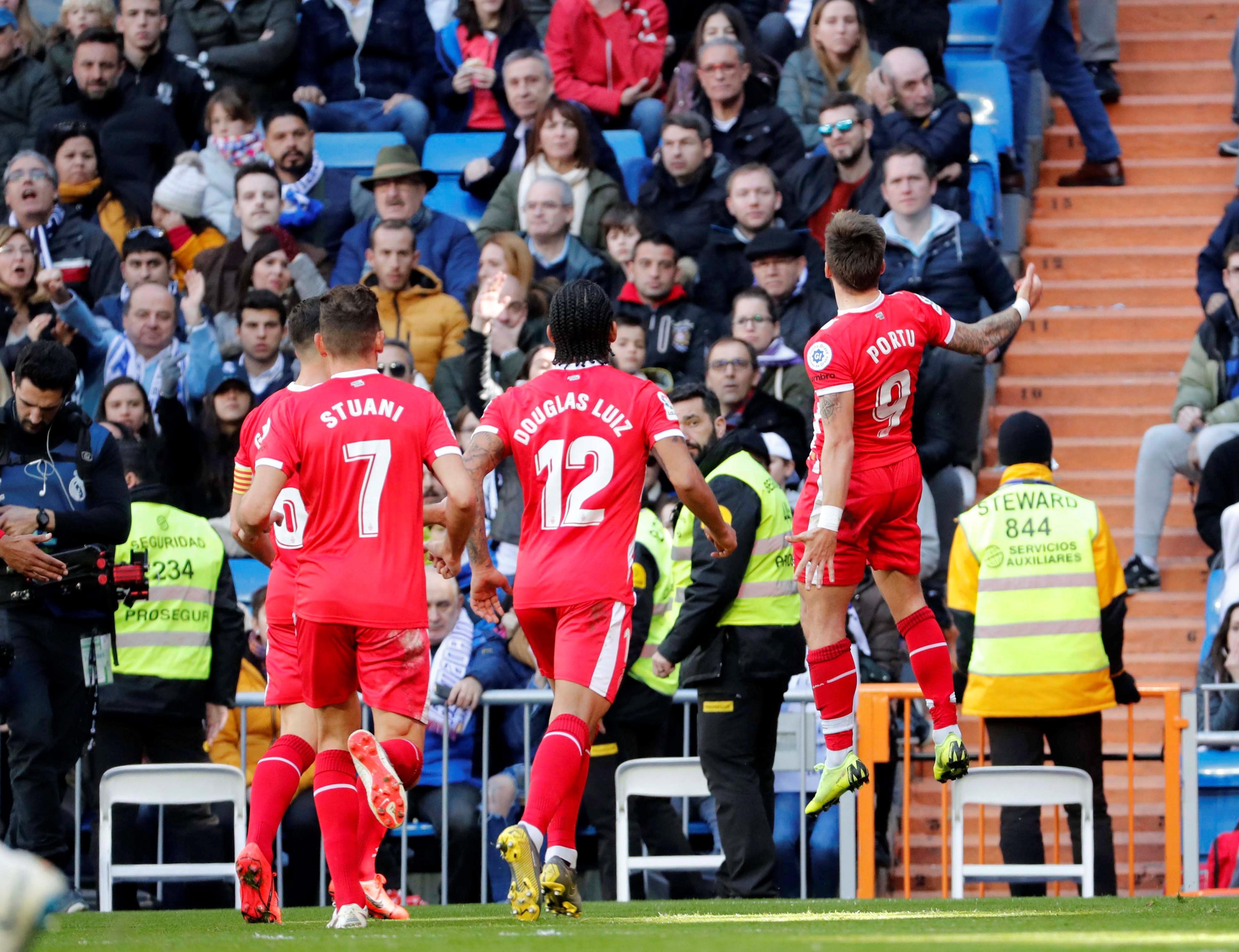 学校迅速采 学校迅速采